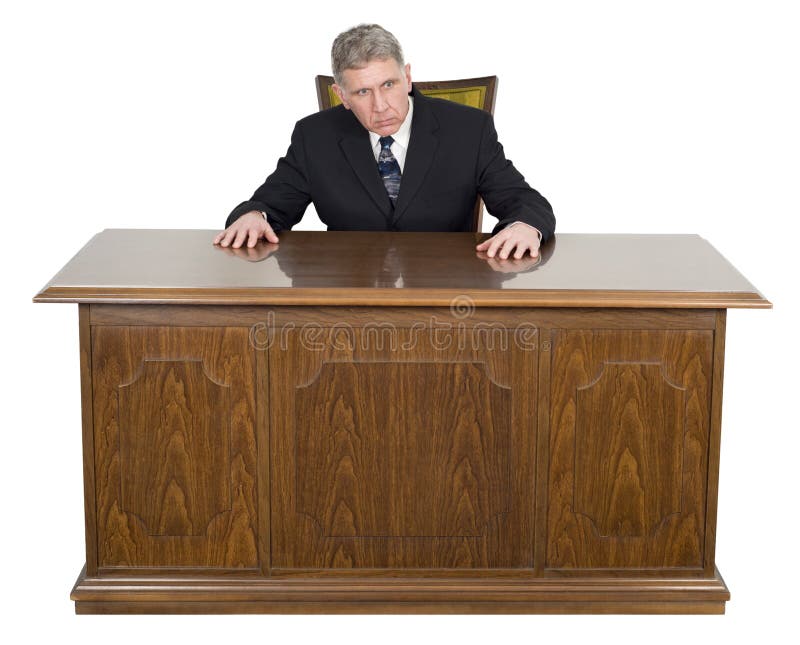 Ernstige Zakenman Geïsoleerd Sitting Business Desk royalty-vrije stock afbeeldingen Ernstige Zakenman Geïsoleerd Sitting Business Desk royalty-vrije stock afbeeldingen