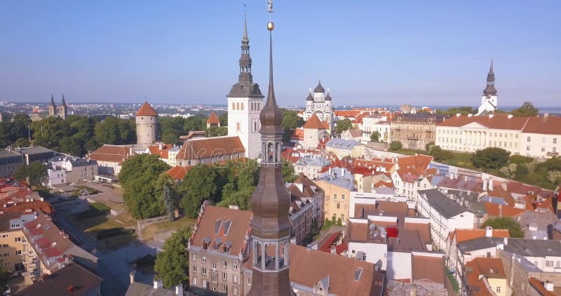 Erstaunliche Luft-Tallinn-Ansicht über die alte Stadt nahe dem Hauptplatz