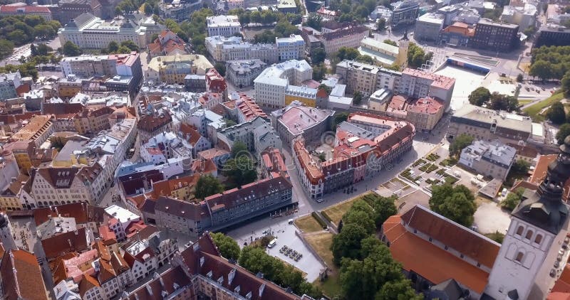 Erstaunliche Luft-Tallinn-Ansicht über die alte Stadt nahe dem Hauptplatz