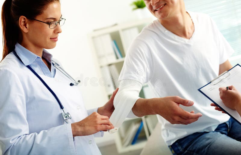 Erste ERSTE HILFE lizenzfreie stockbilder Erste ERSTE HILFE lizenzfreie stockbilder