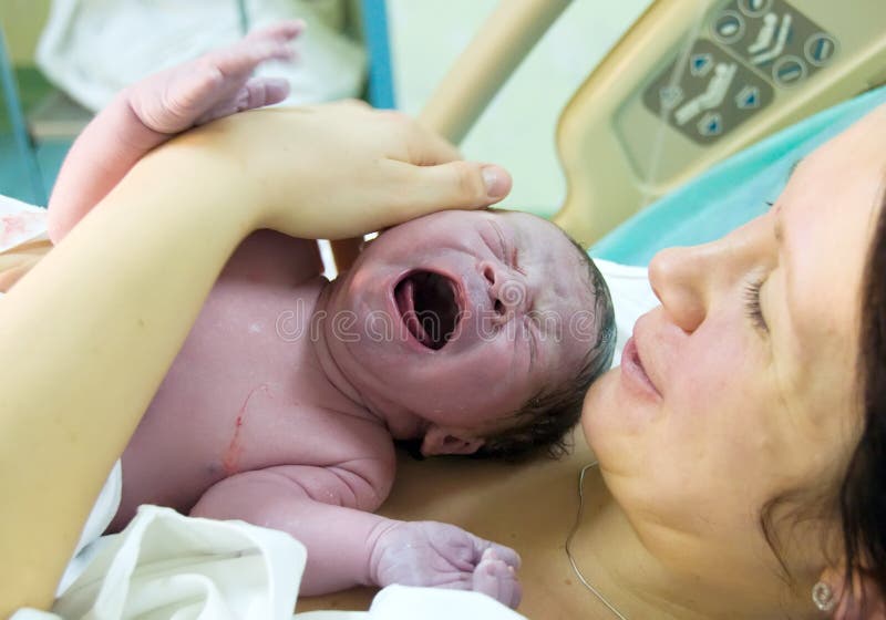 Erster Atem von neugeborenem