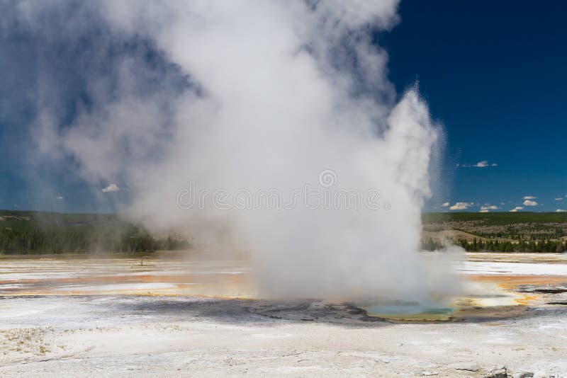 Eruzione del geyser del Clepsydra immagini stock Eruzione del geyser del Clepsydra immagini stock