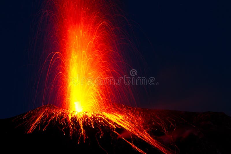 Eruzione del vulcano fotografia stock libera da diritti Eruzione del vulcano fotografia stock libera da diritti