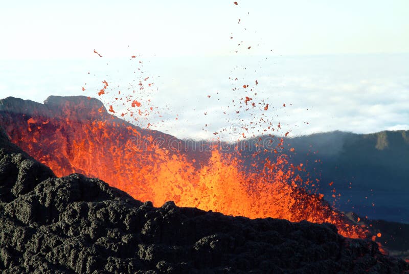Eruzione del vulcano fotografia stock libera da diritti Eruzione del vulcano fotografia stock libera da diritti