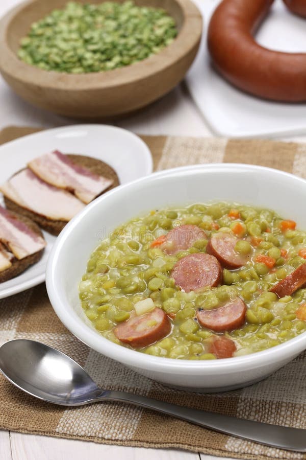 Erwtensoep, Erbsensuppe stockfoto. Bild von teller, schüssel - 46916956