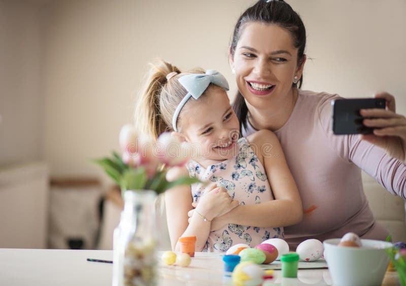 Es ist nicht Familienzeit ohne ein Selbstporträt lizenzfreie stockfotos Es ist nicht Familienzeit ohne ein Selbstporträt lizenzfreie stockfotos
