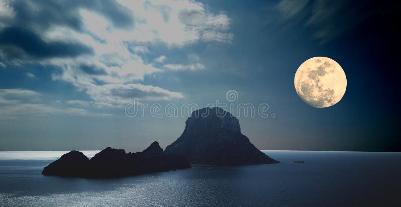 Es Vedra avec la pleine lune Ibiza