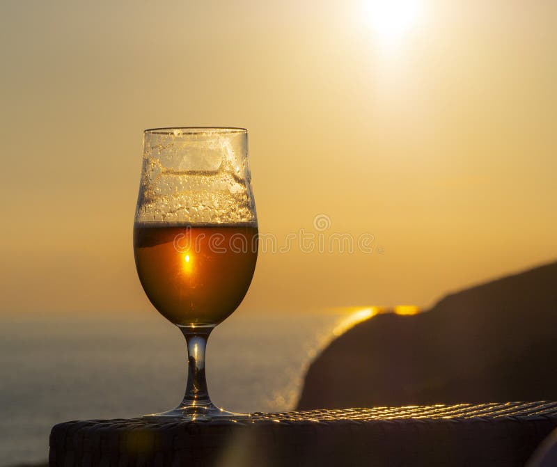 Esa Cerveza De Atardecer, Buenas Noches Buenos Tiempos Cornwall Foto de archivo - Imagen de horizonte, noche: 150250352 Esa Cerveza De Atardecer, Buenas Noches Buenos Tiempos Cornwall Foto de archivo - Imagen de horizonte, noche: 150250352