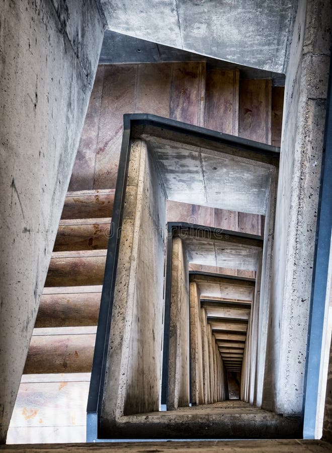 Escadaria espiral moderna fotografia de stock royalty free