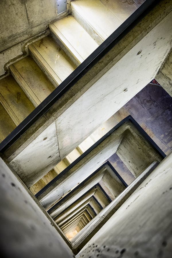 Escadaria espiral moderna imagens de stock royalty free