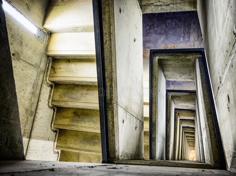 Escadaria espiral moderna foto de stock