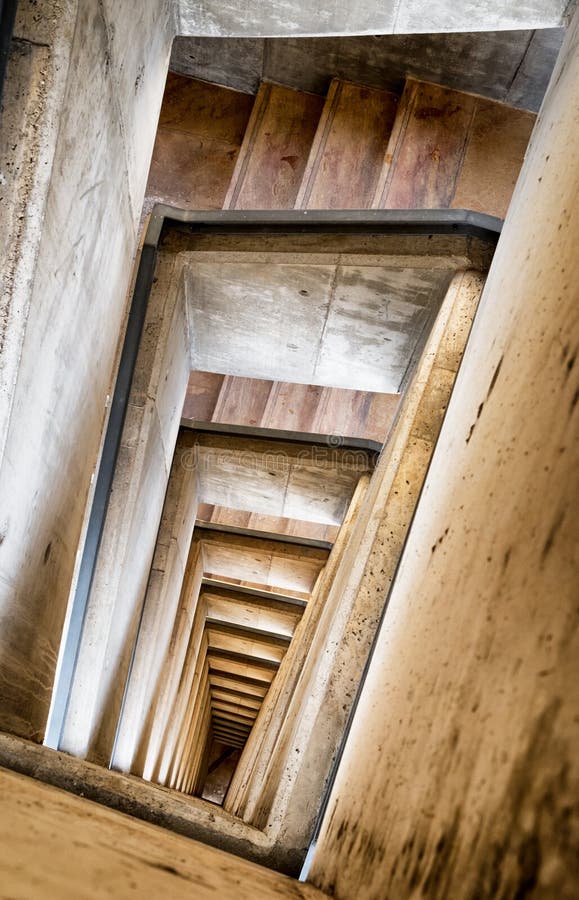 Escadaria espiral moderna fotografia de stock royalty free