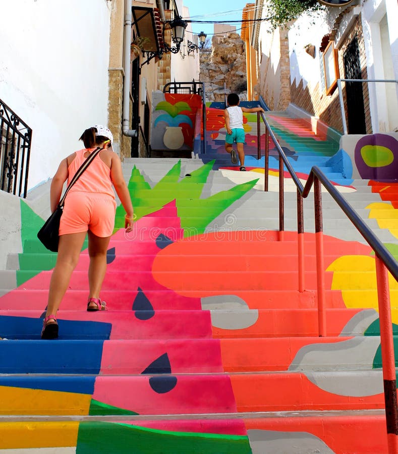 Escadas coloridas para ir acima foto de stock Escadas coloridas para ir acima foto de stock