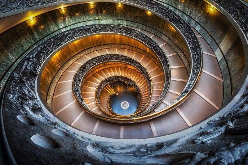 Escadas do museu do Vaticano