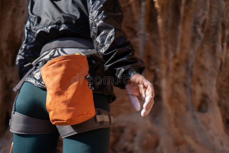 Escalada De Niñas Con Cierre De Mano En Polvo De Magnesio. Foto de archivo  - Imagen de escalada, cuerda: 275570010