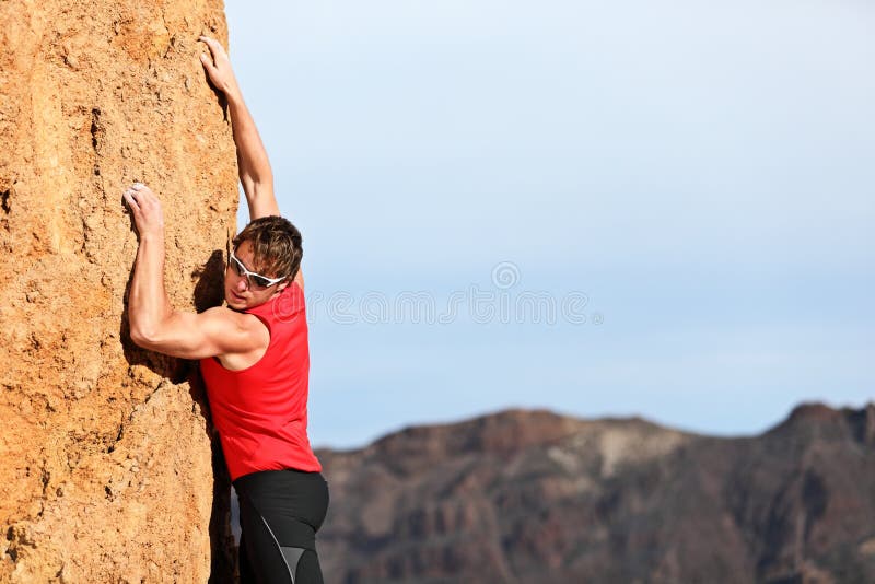 Escalada do montanhista foto de stock royalty free Escalada do montanhista foto de stock royalty free