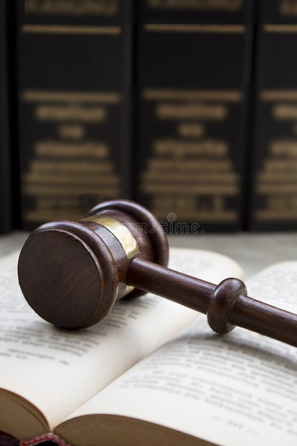 Escalas del símbolo de la justicia, imagen legal del concepto de la ley imágenes de archivo libres de regalías Escalas del símbolo de la justicia, imagen legal del concepto de la ley imágenes de archivo libres de regalías