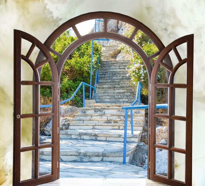 Escalera de la puerta abierta foto de archivo libre de regalías Escalera de la puerta abierta foto de archivo libre de regalías