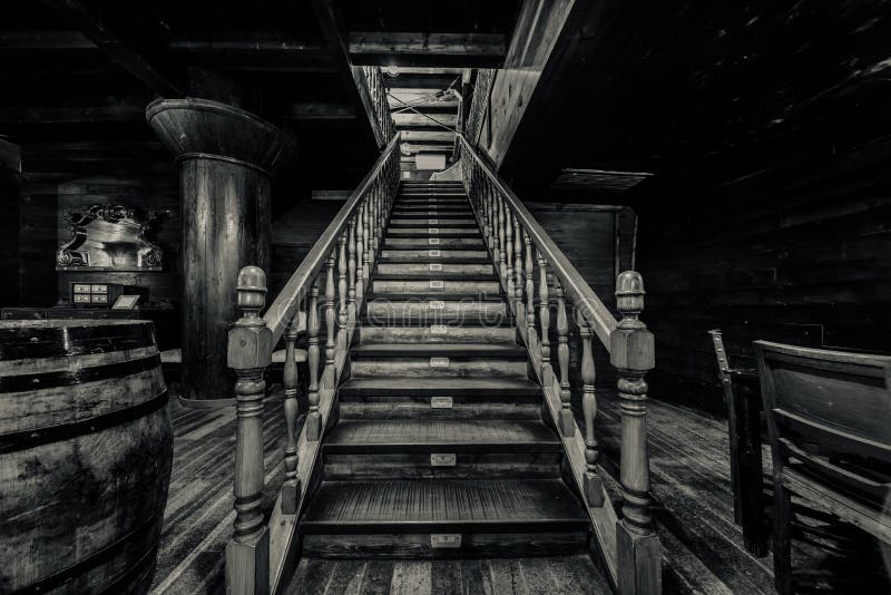 Escalera de madera fotografía de archivo libre de regalías Escalera de madera fotografía de archivo libre de regalías