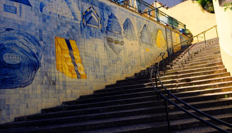 Escaleras de Azulejo imagen de archivo. Imagen de holiday - 9361891