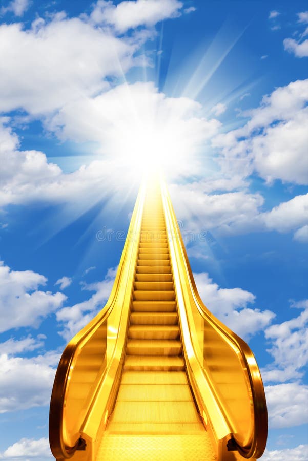 Escaliers d'or d'escalator à l'éclat en ciel