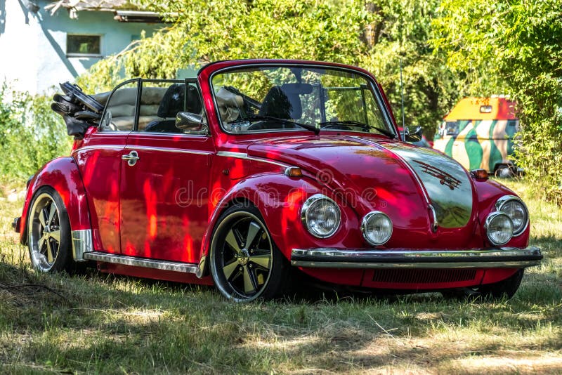 Escarabajo Cabrio de VW foto editorial. Imagen de convertible - 84936161