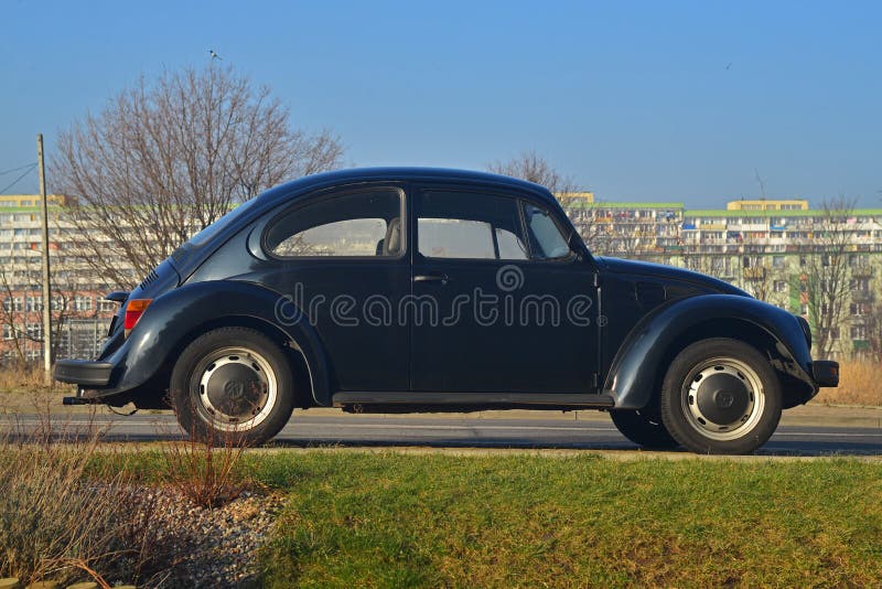 Escarabajo viejo de VW parqueado imágenes de archivo libres de regalías Escarabajo viejo de VW parqueado imágenes de archivo libres de regalías