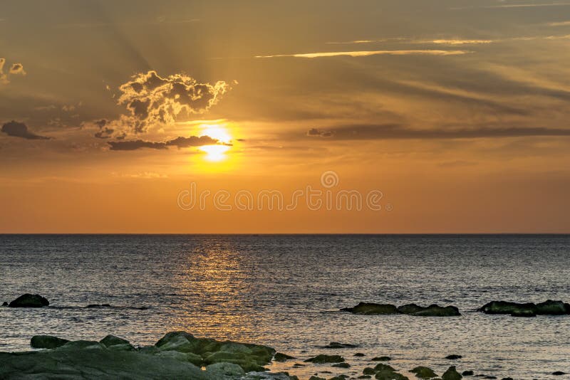 Escena De La Puesta Del Sol De La Costa, Montevideo, Uruguay Foto de