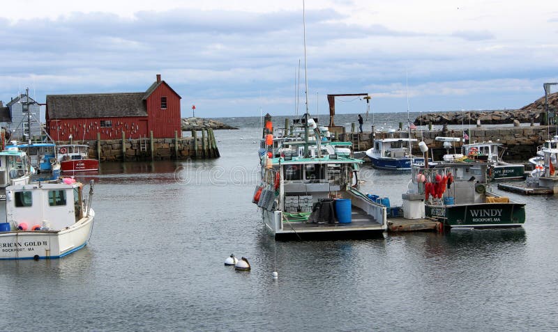Escena pacífica del adorno #1 y de varios barcos amarrados para la tarde, Rockport, Massachusetts, 2018 imágenes de archivo libres de regalías Escena pacífica del adorno #1 y de varios barcos amarrados para la tarde, Rockport, Massachusetts, 2018 imágenes de archivo libres de regalías