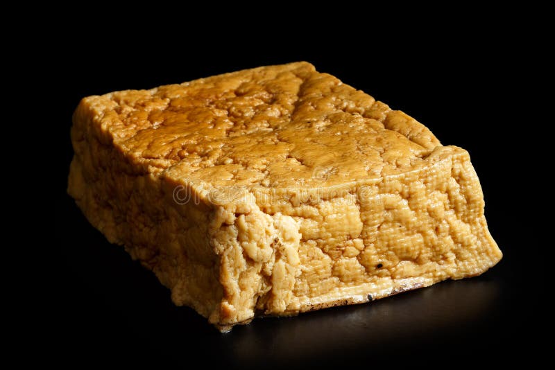 Escolha o bloco de tofu fumado fotografia de stock royalty free Escolha o bloco de tofu fumado fotografia de stock royalty free