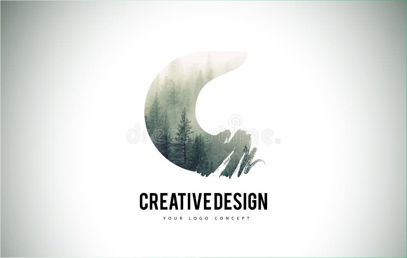 Pincel com textura de névoa florestal, letra C. Logótipo de letra com árvores florestais ilustração stock