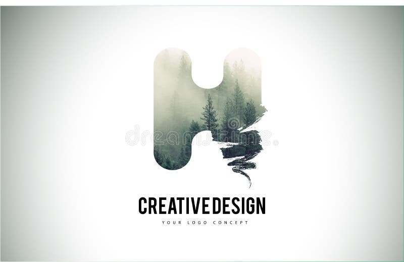 Pincel com textura de névoa florestal para a letra H. Logótipo da letra H com árvores florestais ilustração stock