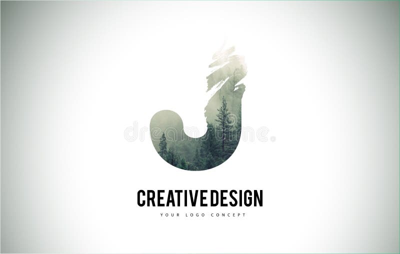 Pincel com textura de névoa florestal para a letra J. Logotipo da letra J com árvores da floresta ilustração royalty free