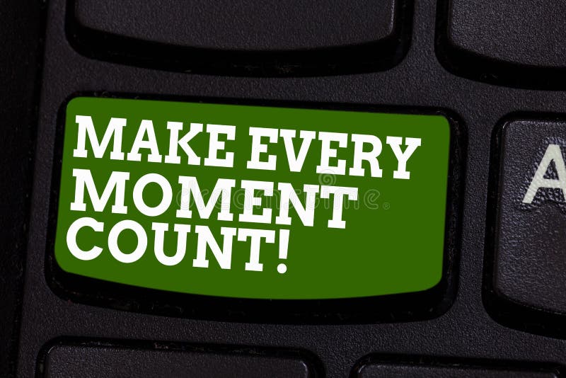 Escrevendo a exibição da nota faça cada contagem do momento Positivo apresentando da foto do negócio que pensa a energia sempre b fotografia de stock royalty free Escrevendo a exibição da nota faça cada contagem do momento Positivo apresentando da foto do negócio que pensa a energia sempre b fotografia de stock royalty free