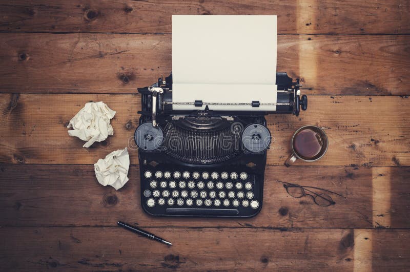 Escritorio retro de la máquina de escribir