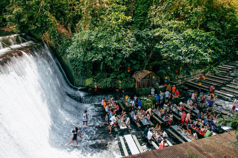 Escudero da casa de campo do restaurante da cachoeira, San Pablo, Filipinas fotografia de stock Escudero da casa de campo do restaurante da cachoeira, San Pablo, Filipinas fotografia de stock