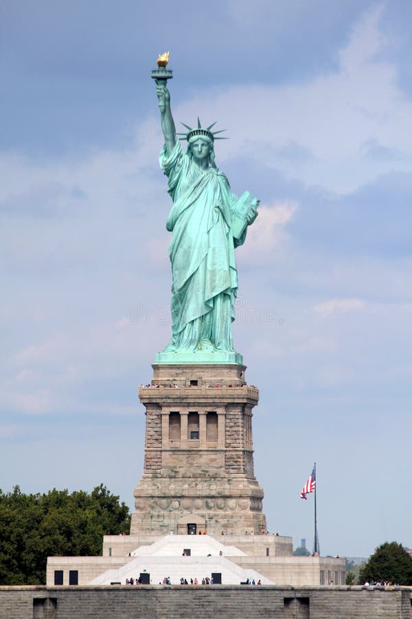 Escultura da estátua da liberdade, em Liberty Island no meio de fotografia de stock Escultura da estátua da liberdade, em Liberty Island no meio de fotografia de stock