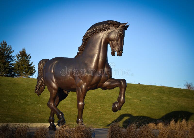Escultura de caballos en los jardines y parque de esculturas frederik meijer