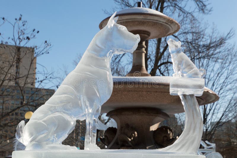 escultura de gelo de 2 cães no ` s Winterlude de Ottawa