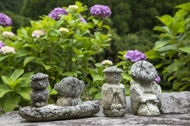 Escultura de Jizo imagen de archivo. Imagen de piedra - 70811709