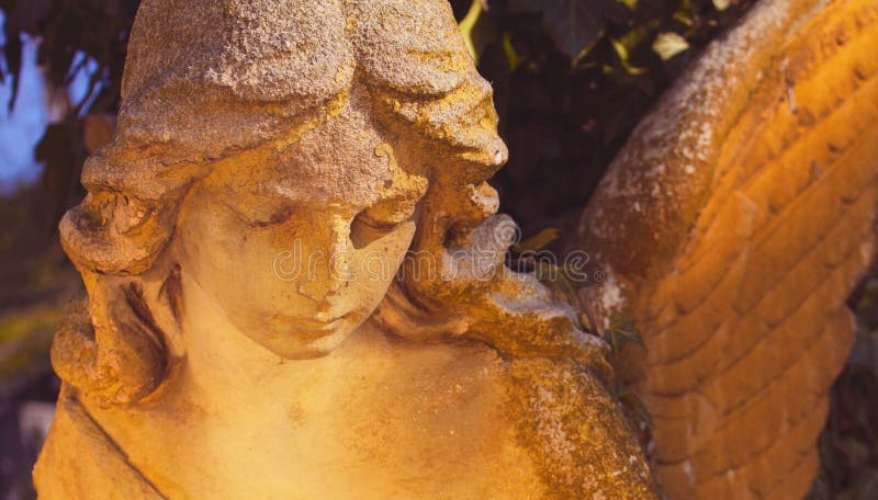 Escultura de um anjo imagem de stock Escultura de um anjo imagem de stock