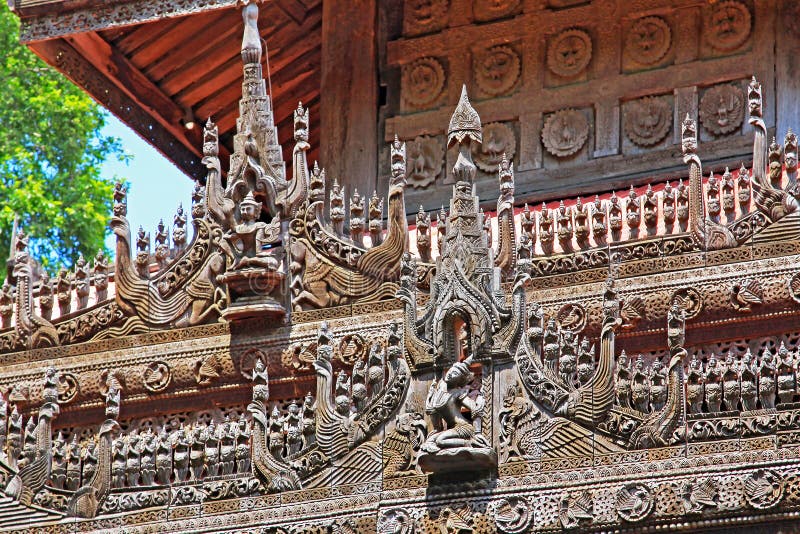 Escultura del monasterio de Shwenandaw, Mandalay, Myanmar imágenes de archivo libres de regalías Escultura del monasterio de Shwenandaw, Mandalay, Myanmar imágenes de archivo libres de regalías