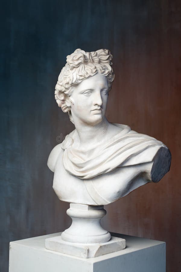 Escultura do busto de Apollo do deus Deus do grego clássico da cópia do emplastro de Sun e de poesia de uma estátua de mármore no