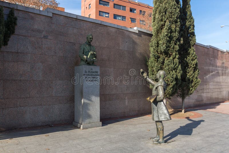 Escultura na frente de Las Ventas Praça de touros Plaza de Toros de Las Ventas na cidade do Madri, termas foto de stock Escultura na frente de Las Ventas Praça de touros Plaza de Toros de Las Ventas na cidade do Madri, termas foto de stock