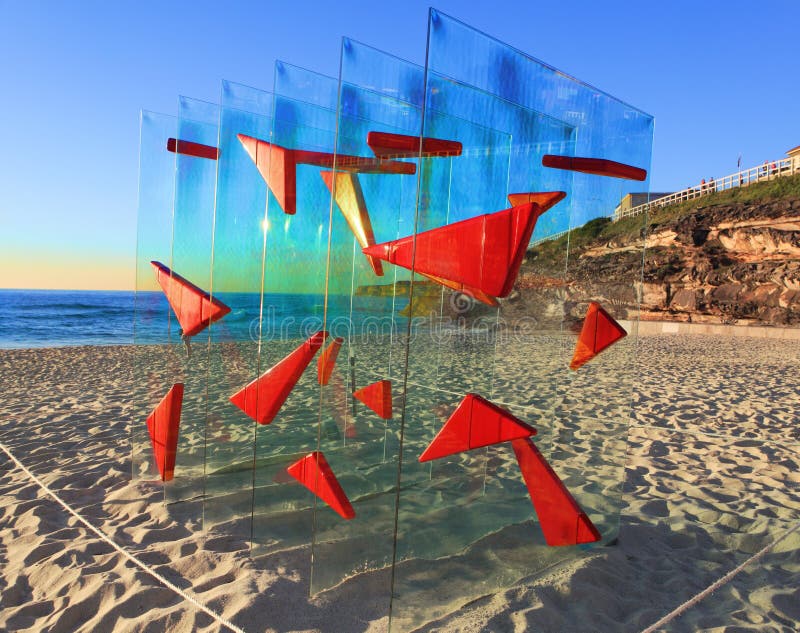 Escultura pela exibição do mar em Bondi Austrália fotografia de stock royalty free Escultura pela exibição do mar em Bondi Austrália fotografia de stock royalty free