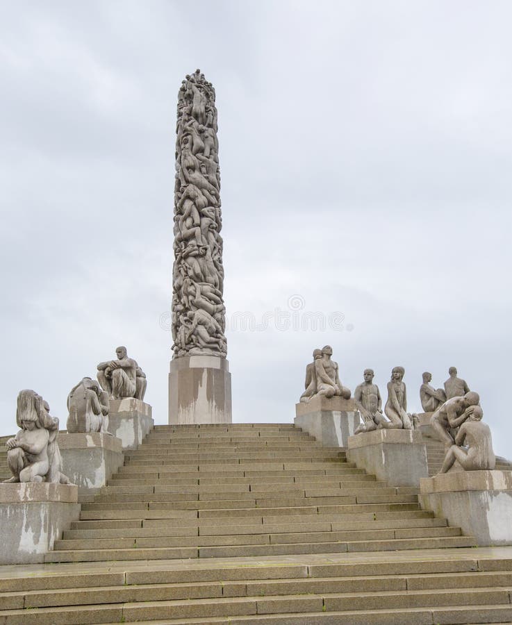 Esculturas no parque Oslo de Vigeland noruega fotografia de stock Esculturas no parque Oslo de Vigeland noruega fotografia de stock