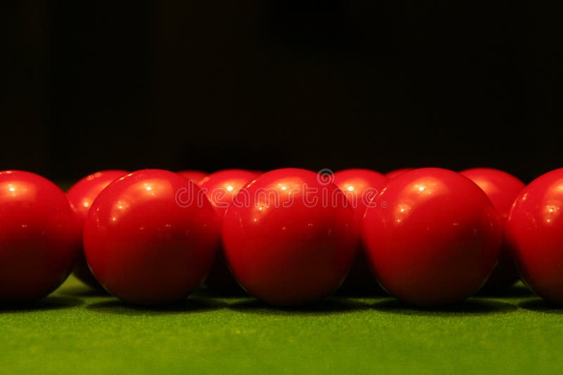 Esferas vermelhas do snooker fotografia de stock Esferas vermelhas do snooker fotografia de stock