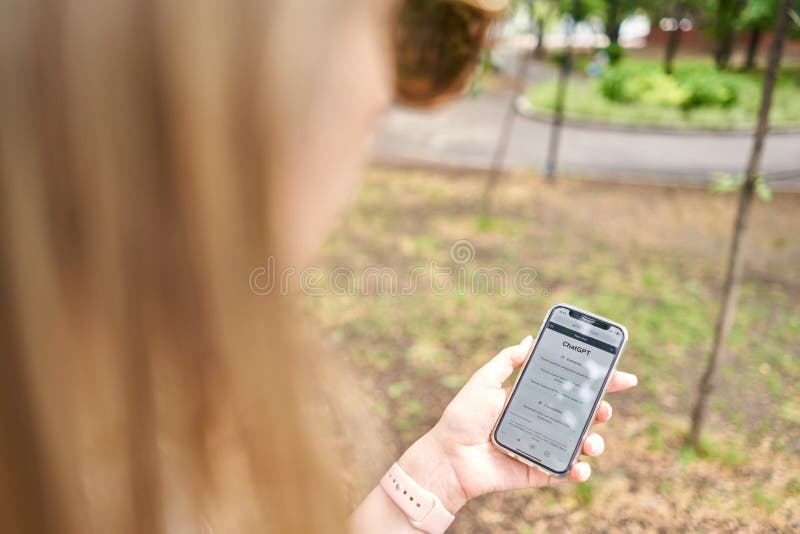 Espagne barcelone mars 20 2023 : page web de chatgpt un prototype ai chatbot est vu sur le site internet d'openai sur un images stock