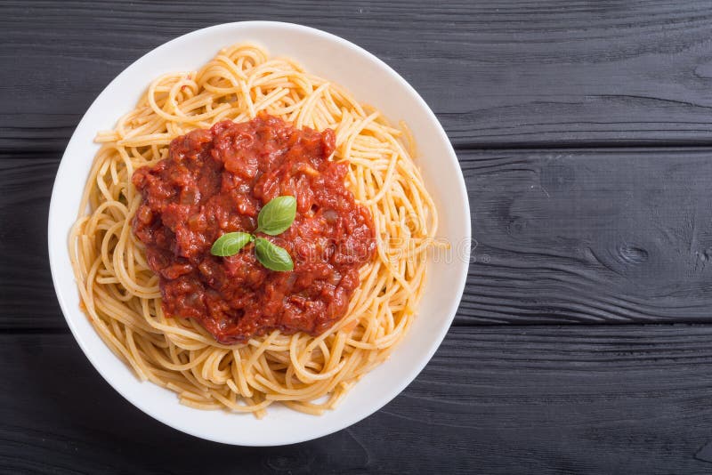 El nacionalismo de los tomates Espagueti-italiano-de-las-pastas-120736034