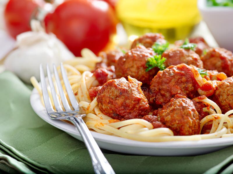 Espagueti con albóndigas fotografía de archivo libre de regalías